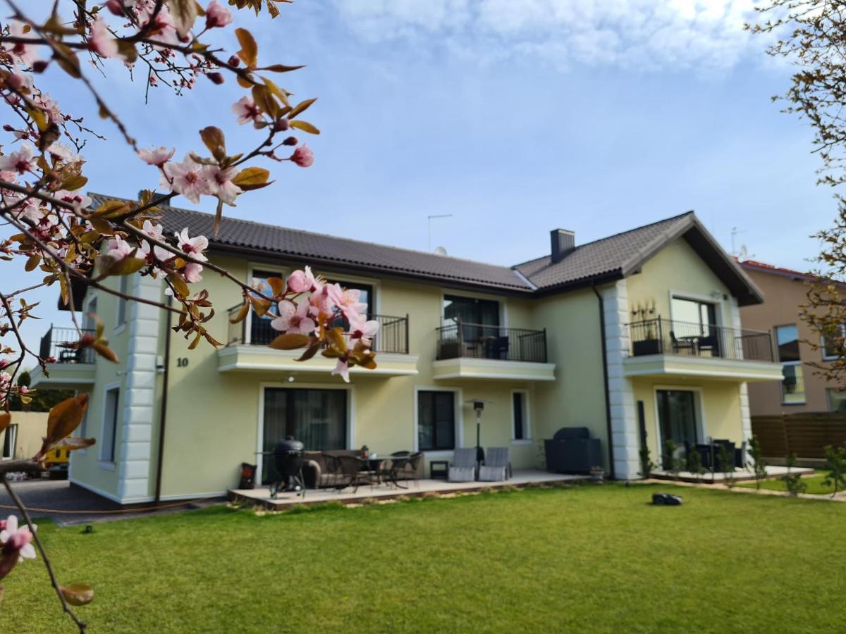 Sakura_Inn Паланга Екстериор снимка