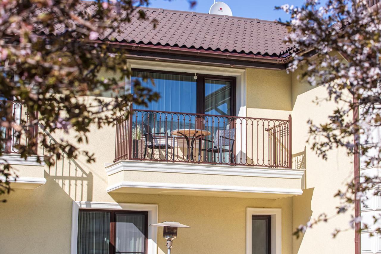 Sakura_Inn Паланга Екстериор снимка