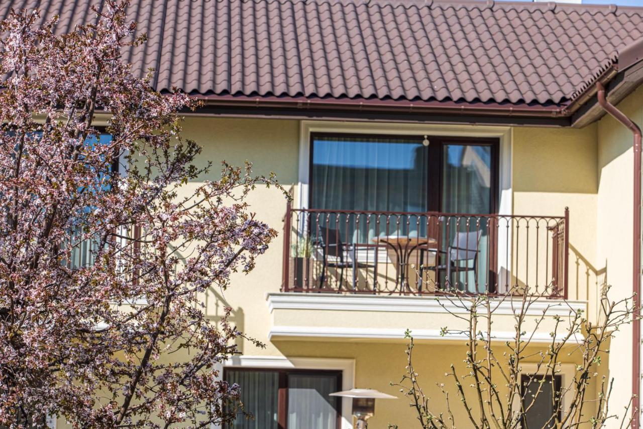 Sakura_Inn Паланга Екстериор снимка